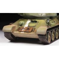 Zvezda Model Kit tank Soviet Medium Tank T-34 85 1:35 3